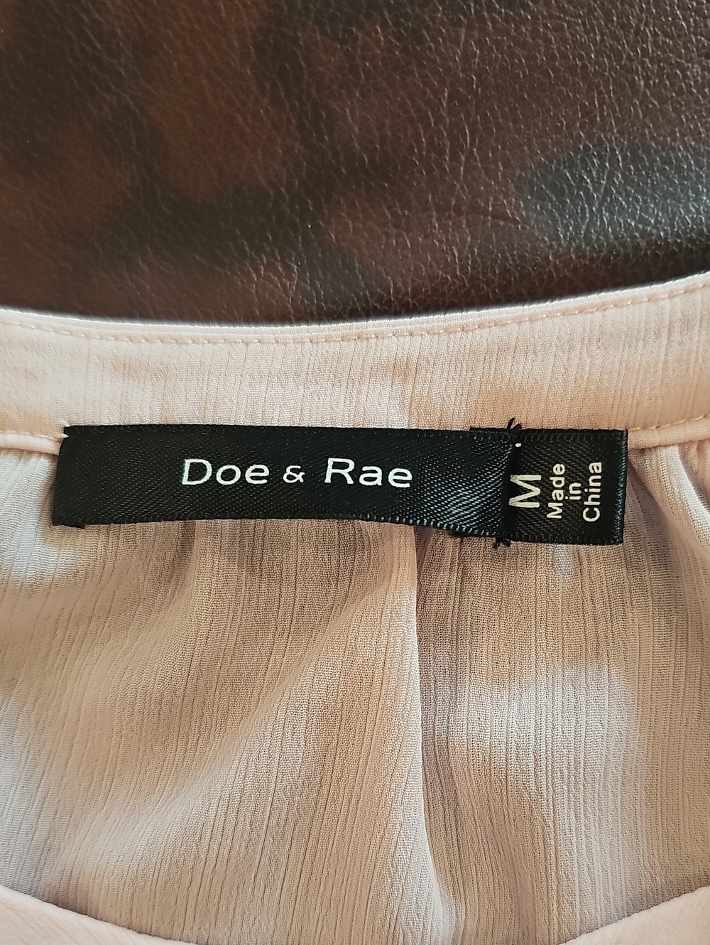 V Pink Doe & Rae Button Up Blouse Size M - Picture 5 of 7